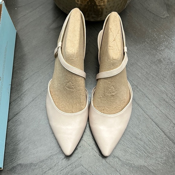 LIFESTRIDE Minimalist Slingback Pumps - Picture 4 of 12